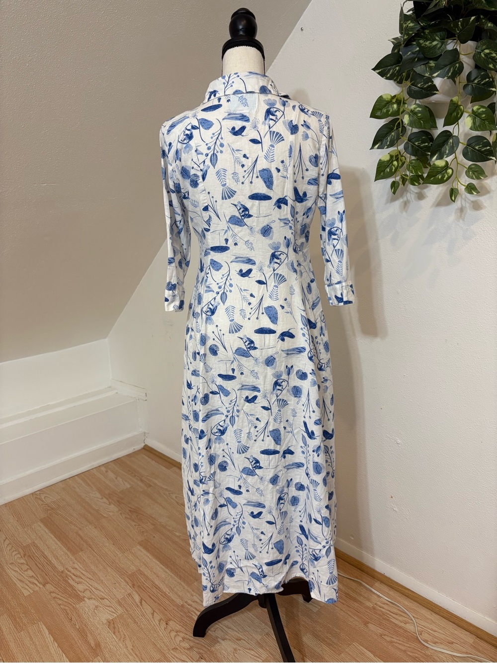 Cynthia Rowley Linen Blend White Button Down Maxi Dress with Blue Leaf Print XS - Picture 3 of 10
